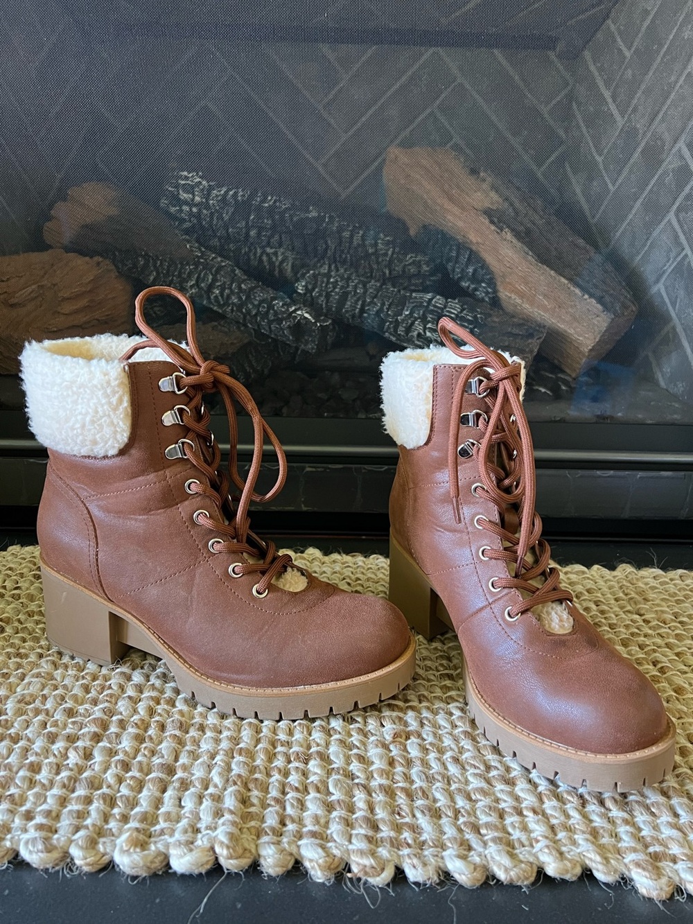 Amore Women's Brown Faux-Shearling Lace-Up Block Heel Boots size 10